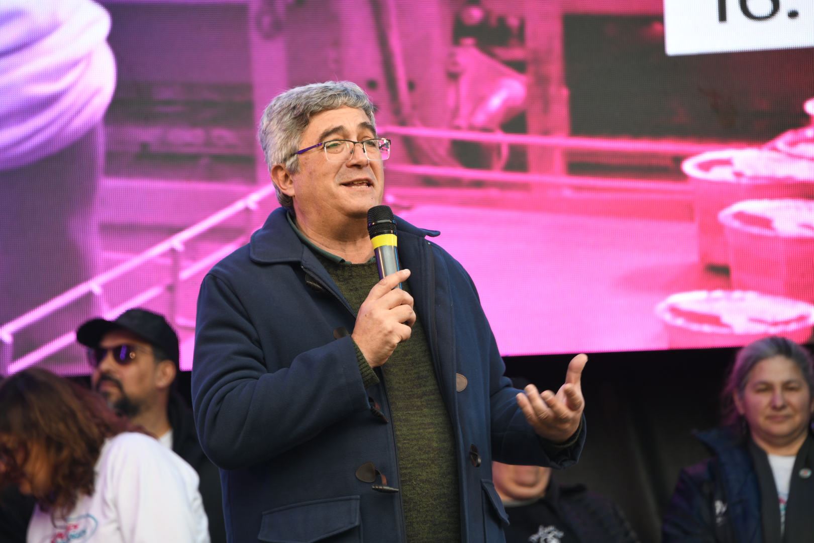 Rodríguez firma junto al titular del BAPRO