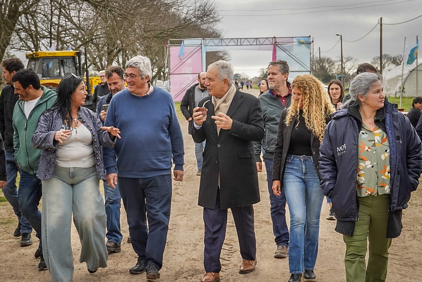 Rodríguez firma junto al titular del BAPRO Rodríguez firma junto al titular del BAPRO