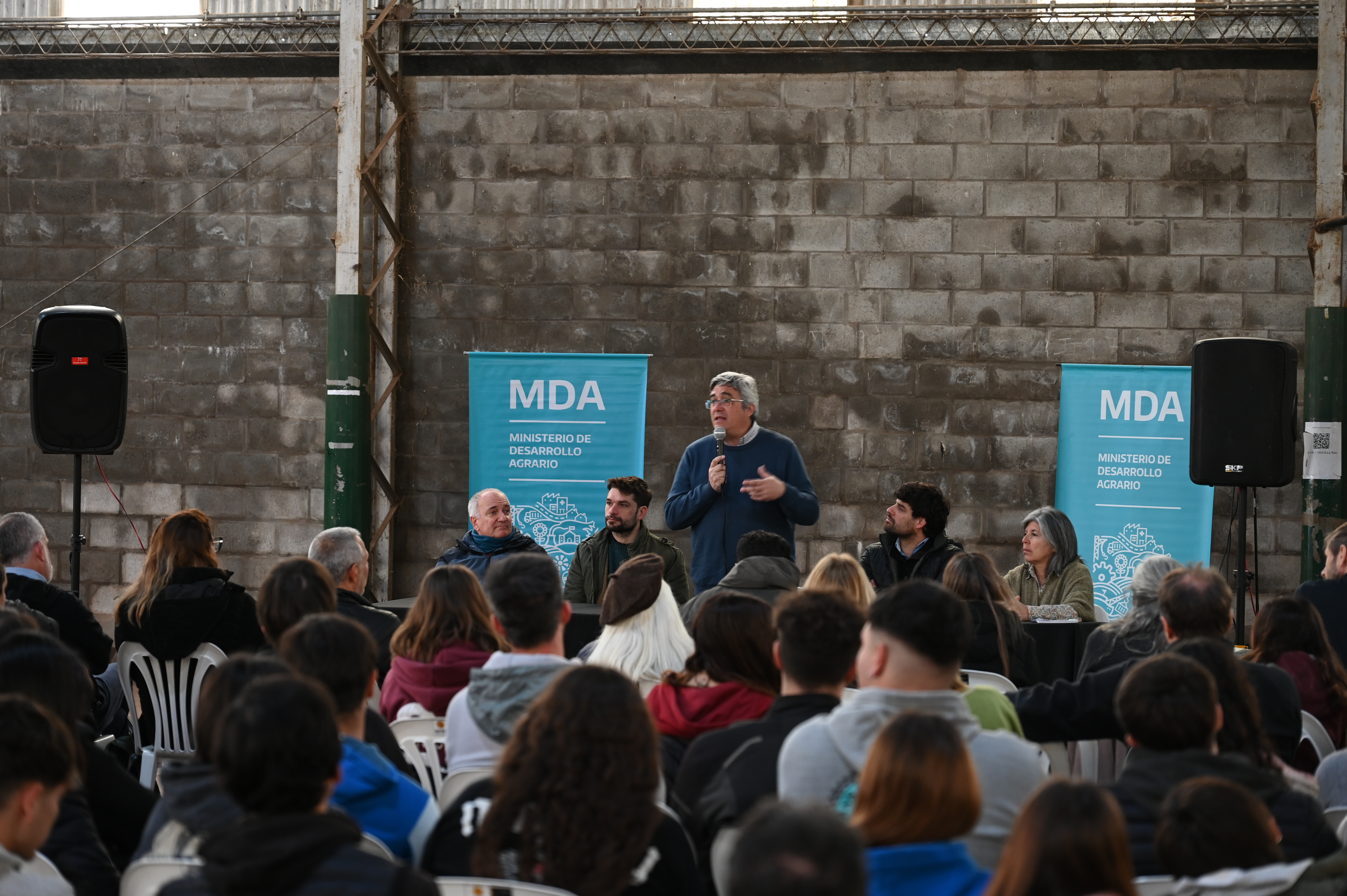 Rodríguez firma junto al titular del BAPRO