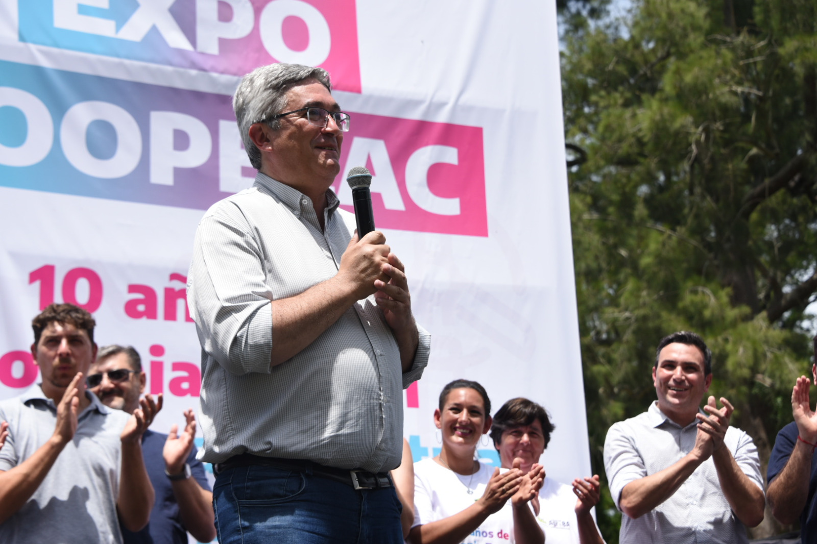 Rodríguez firma junto al titular del BAPRO