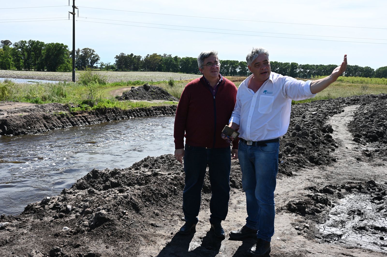 Rodríguez firma junto al titular del BAPRO
