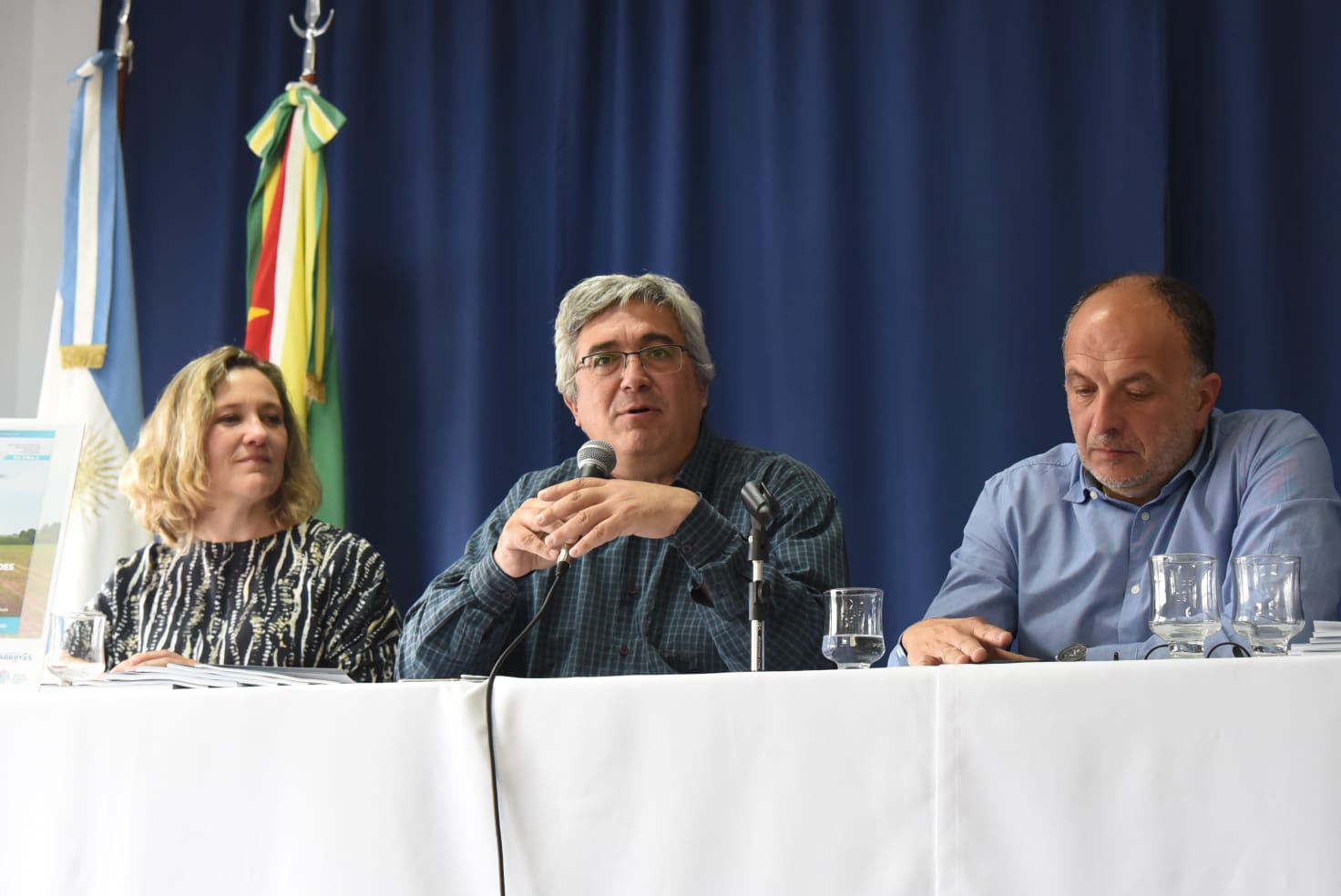 Rodríguez firma junto al titular del BAPRO