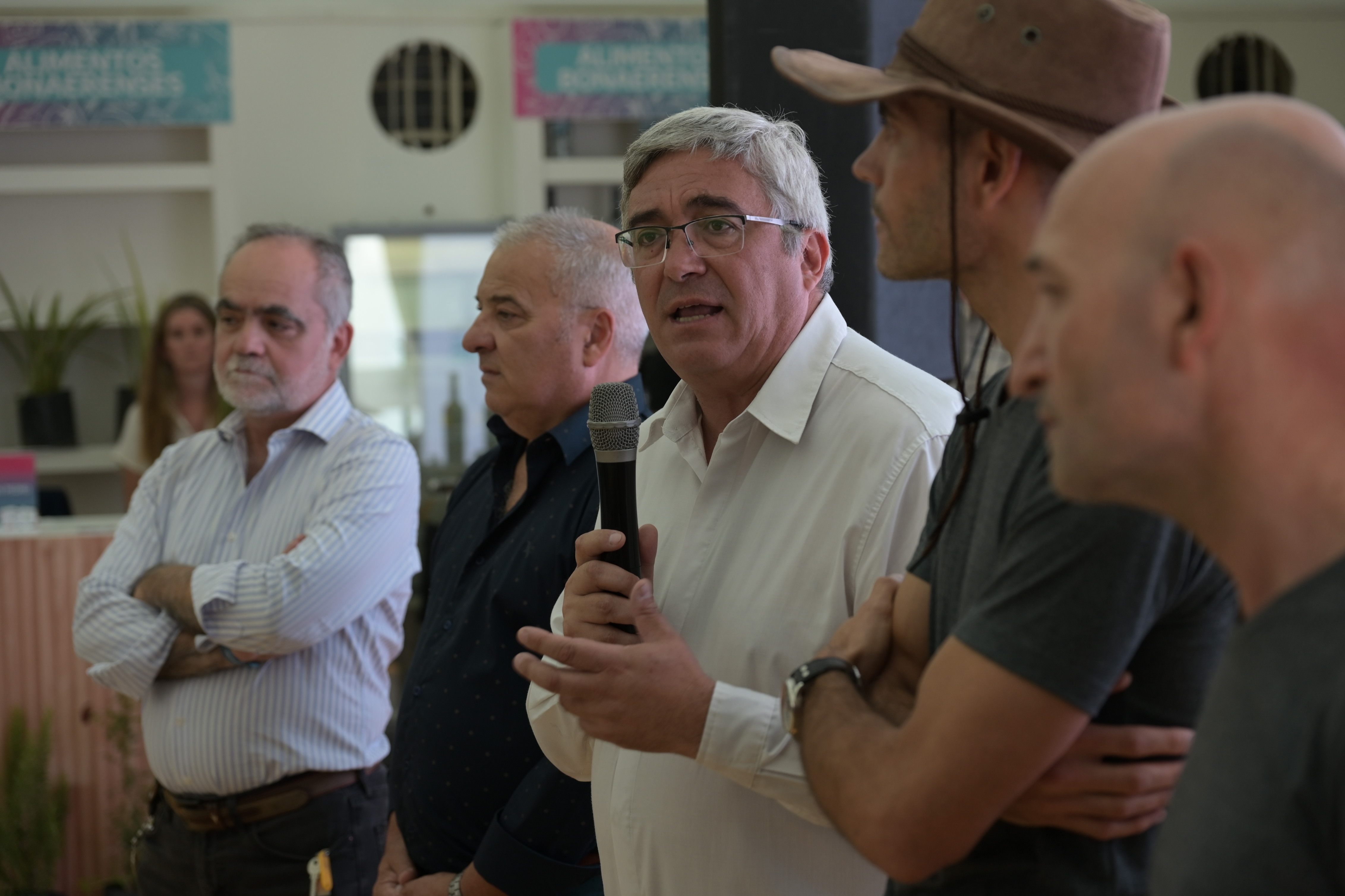 Rodríguez firma junto al titular del BAPRO