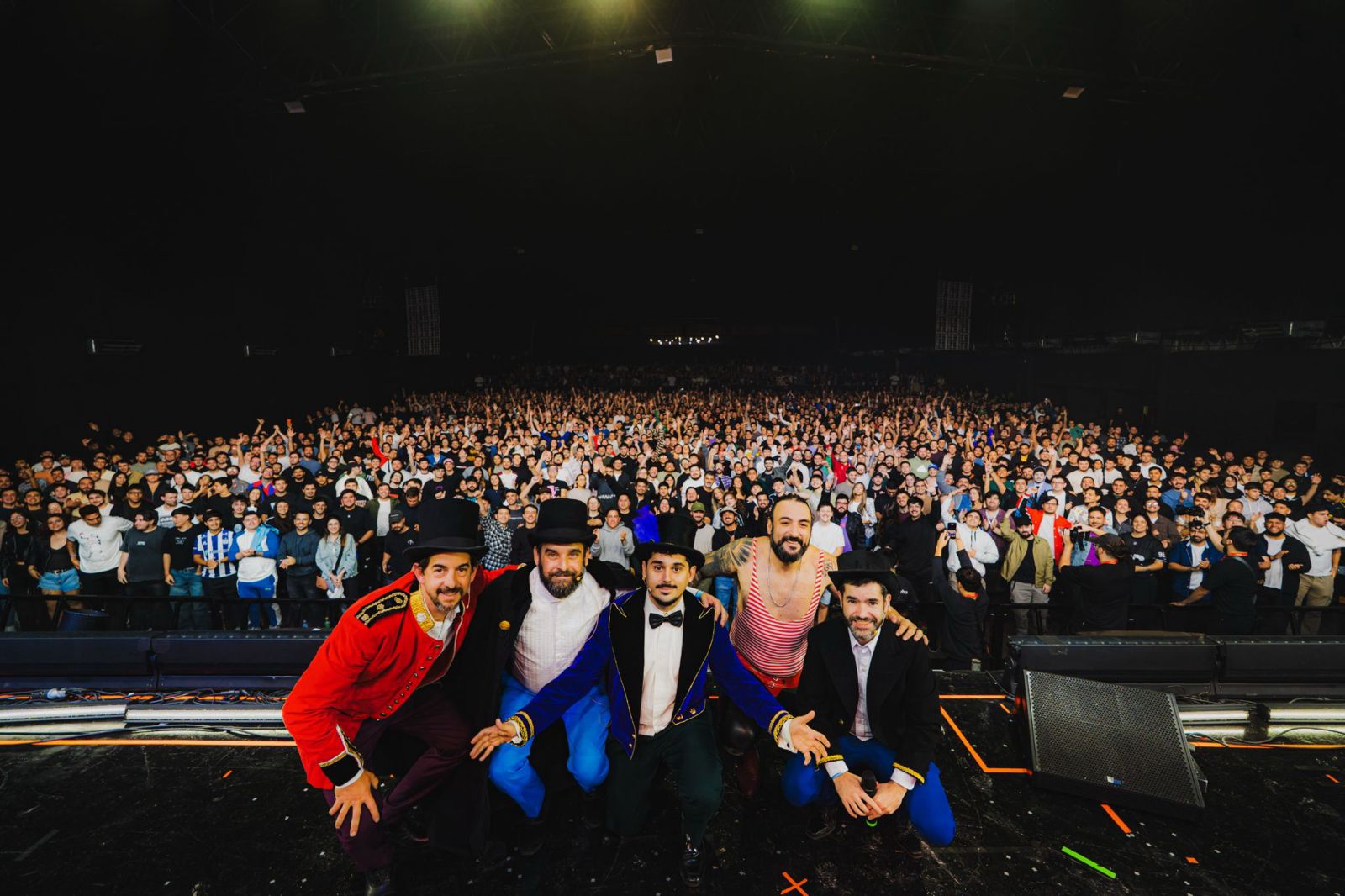 PAREN LA MANO: CIRCUS PAREN LA MANO: CIRCUS